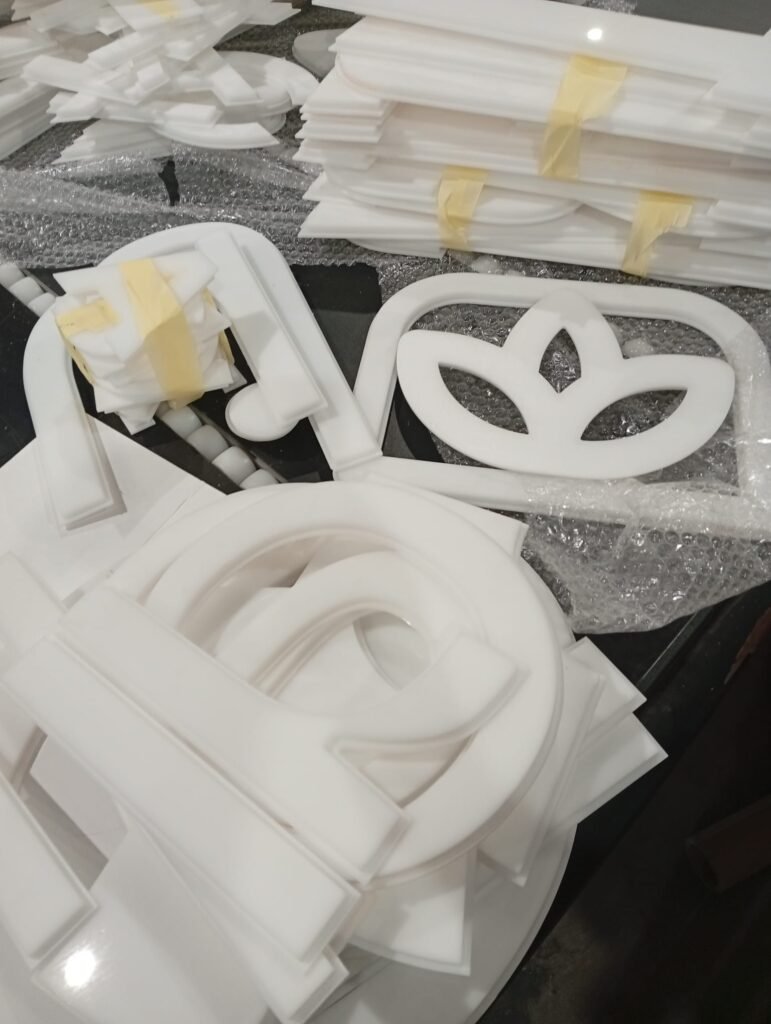 Fabricación a medida de letras corpóreas luminosas para Grupo Jardinia